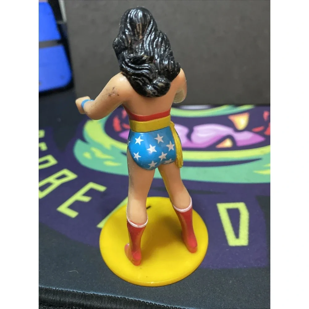 Vintage Collectible Wonder Woman Figure Cake Topper 1985 DC Comics